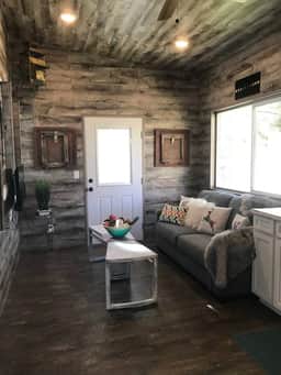 Tiny House -Valley Village