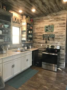 Tiny House -Valley Village