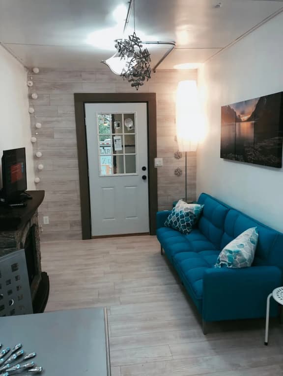 Glacier Tiny House -Valley Village