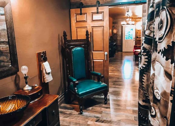 Steam punk Tiny House -Valley Village